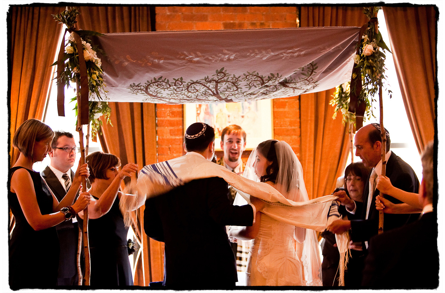 A handpainted cloth topped the Chuppah at this Tribeca Grill ceremony.